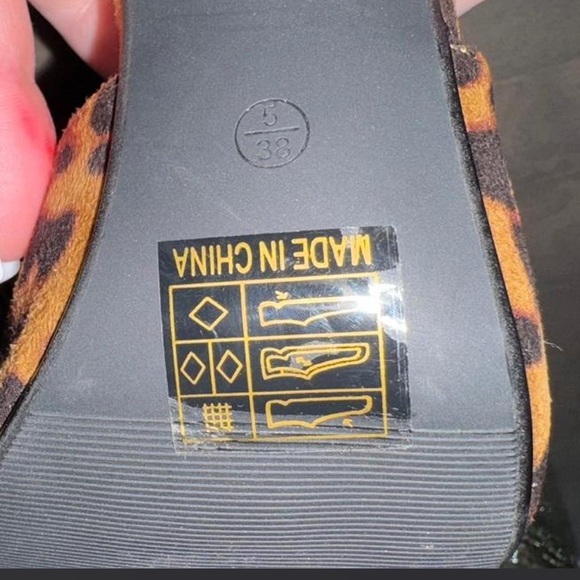 Leopard Print Women's Shoes - Picture 3 of 3